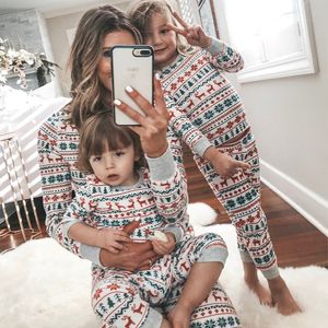 Conjuntos de ropa Parejas Moda Familia Navidad Pijamas Look Trajes Madre Niños Año Padre Hija Hijo Colthes 230105