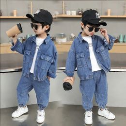 Kledingsets Mode Jongens Denim Kleding Set 2022 Nieuwe Lente Herfst Zakken Denim Jassen Jeans 2 Stuks Pakken 2-10 Jaar Kinderkleding Heren 231114