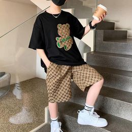 Kledingsets Fashion Boys Summer Suit Kids Black Wit Korte Mouw T -shirt Grid Shorts 2pcs 8 9 10 12 13 jaar Katoenkleding 230420