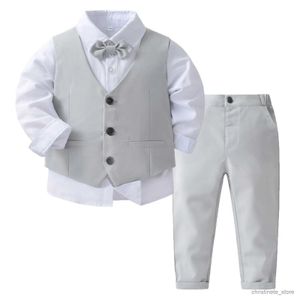 Kledingsets Fomal Gentleman Boy Smoking Stropdas Shirt Pak Vest Broek Chique Peuter Babykleding Gentleman Outfit voor Doop Verjaardag R231127