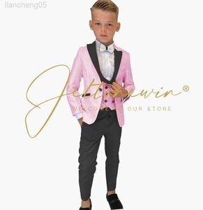 Kledingsets formeel pak voor jongens bruiloft Tuxedo roze 3 -delige bloemenjasbroekvest piektje revers kids blazer set slanke fit op maat gemaakte outfit w0222