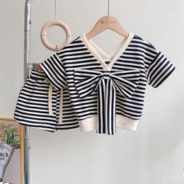 Ensembles de vêtements Ensemble de vêtements pour filles Tenues à la mode rayées Chemise et short à col en V Bowknot Enfants Toddler 230520