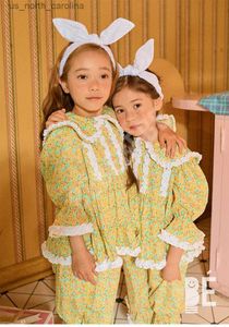 Ensembles de vêtements Ensembles de pyjama à fleurs jaunes en coton pour fille. Ensemble de pyjama vintage à col rond pour enfants en bas âge