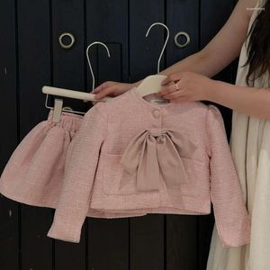 Ensembles de vêtements Ensemble de fille Bow tricoté manteau à col rond solide lâche cardigan à simple boutonnage hauts printemps automne style coréen paresseux pour enfants