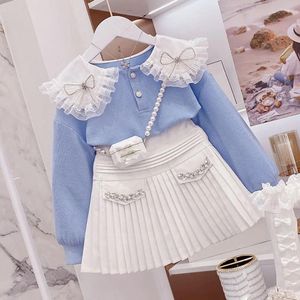 Ensembles de vêtements Fille Sweet Spring Fashion Set 2024 Enfants Sky Blue Bow Collier de poupée Poignets en fil Top Jupe plissée blanche Deux pièces