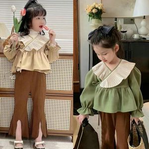 Kleding Sets meisjes herfst Lente pak pop shirts gerimpelde kraag laceup Blouse split flared broek tweedelige sets 230608