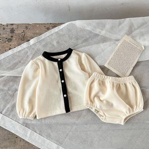 Ensembles de vêtements filles bébé printemps mode petit parfum ensemble boutons de perles cardigan infantile solide manteau mince grand PP shorts vêtements premium