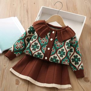 Ensembles de vêtements Filles conçus ensembles de vêtements hiver enfants automne princesse haut et jupe anniversaire uniforme vêtements 1-8 ans enfants classique 2 pièces ensembles 231019