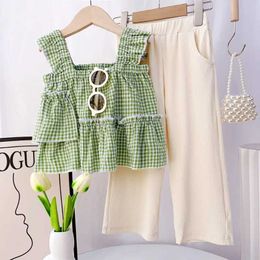 Ensembles de vêtements Girls Princess Suits ldren Baby Kids Sling Summer Fly Sleeve Plaid Gest Pantalon Ligne droite 2PCS SETS H240508