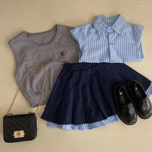 Ensembles de vêtements pour filles, ensemble de printemps et d'automne, gilet tricoté, chemise à rayures, jupe plissée, vêtements pour bébés filles, trois pièces, 2024