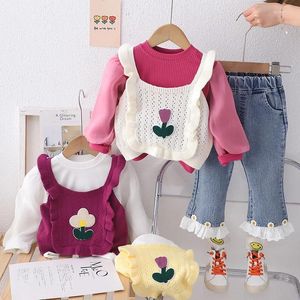 Conjuntos de ropa Set de niñas Spring 2024 Childrens Fashionable informal Top Fnare Jeans Dos piezas adecuadas para al aire libre de 0-5 años