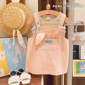 Kledingsets Girls 'Suits dragen een tweedelige Koreaanse versie van schattig gestreepte T-shirt met zomer 2024 Suspend-Skirt Suit 90-140cm