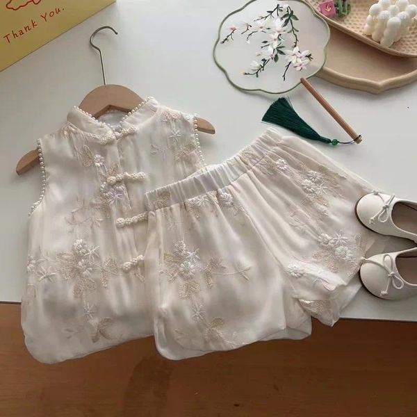 Ensembles de vêtements Girls Set Set 2024 Sweet Solid Broidered Top et Shorts Light Thin Two Pieces Casual Confortf Children