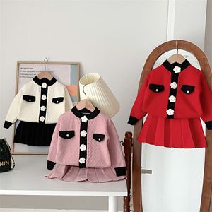 Kledingsets Meisjes Trui Set Koreaanse Gebreide Driedimensionale Bloemen Plooirok 2 Stuks Herfst Winter Baby Meisje Kleding Outfit 230915