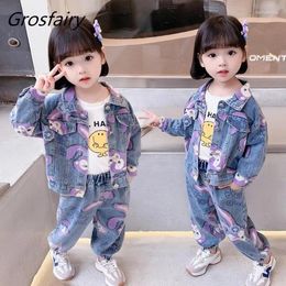Kledingsets Grosfairy Toddler Girls Denim Suits voor 2024 Spring Fall Children's Korean Cartoon Single Button Jacket and Jeans