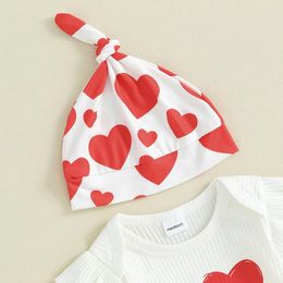 Kledingsets Baby Baby Meisje Valentijnsdag 4-delige outfit Lange mouw Romper met hartprint Broek en hoed Hoofdbandset