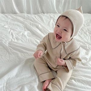 Kledingsets baby comfortabele casual woonkleding set babymeisje Solid Turn Down Collar Lange mouwen Tops Wafelsbroek Kid Boy Simple Hat 221007