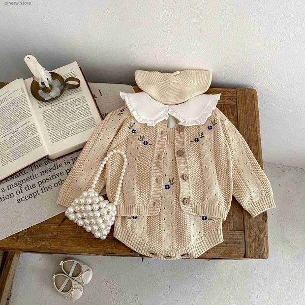 Ensembles de vêtements INS2023 automne bébé fille 2PC vêtements ensemble coton tricoté broderie fleur creux manteau jarretelle barboteuse costume enfant en bas âge fille pull