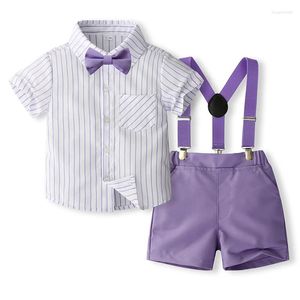 Ensembles de vêtements Kid Boy Gentleman Outfit Chemise à manches courtes à rayures verticales avec noeud papillon et short à bretelles pour tenue formelle