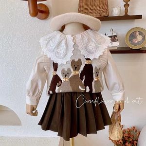 Kledingsets Kinderkleding voor meisjes Gebreide trui Vest Kanten overhemd Geplooide rok 3-delige set Baby Cartoon Leuke boetiek 230923