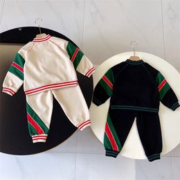 Conjuntos de ropa Conjuntos de ropa de diseñador para niños Nuevos chándales con estampado de lujo Chaquetas con letras de moda Joggers Estilo deportivo informal Sudadera Ropa para niños