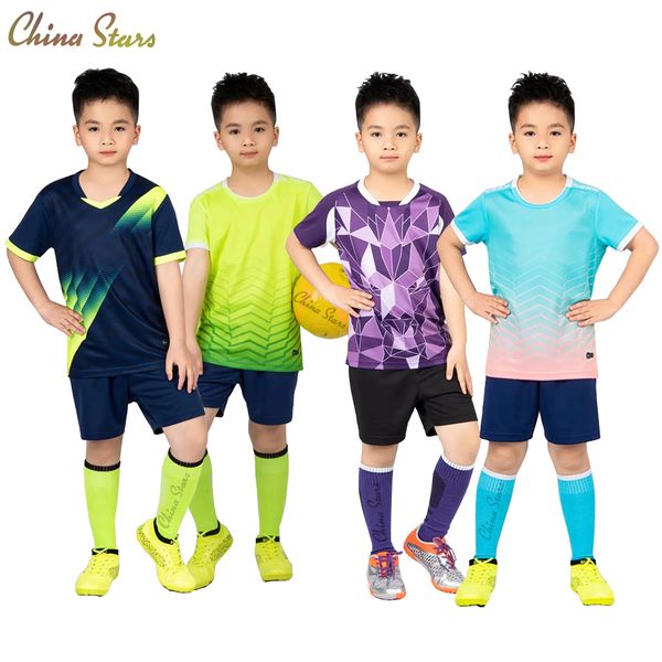 Ensembles de vêtements Uniformes de football pour enfants Garçons Filles Maillots de football Ensembles Jeunesse Kit à manches courtes Shorts Enfants Maillot de football Costume Sportswear 230626