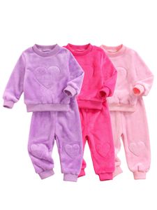 Kledingsets Kids Winter Tracksuit Flanel vaste kleur Hartpatroon Ronde nek lange mouw T -shirtbroek voor kleine meisjes 1 5 jaar 221118