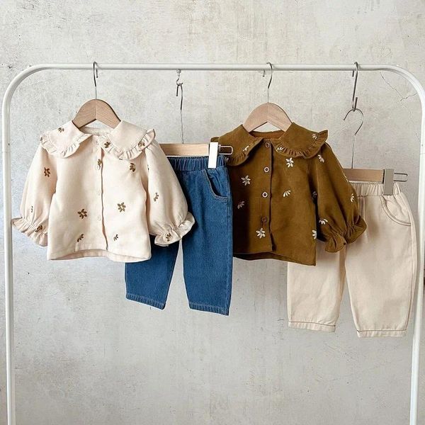 Ensembles de vêtements Style coréen Bébé Fille Vêtements 0-3 ans Né Enfants Manches Longues Broderie Fleur Corduroy Cardigan Denim Pantalon 2pcs Tenues INS