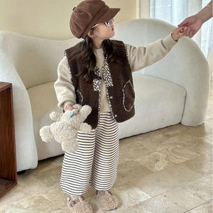 Kledingsets Koreaanse 2024 Winter Kinderen Meisje 3 STKS Kleding Set Effen Trui Fleece Gestreepte Broek Liefde Pocket Wollen Vest jas Kid Outfit