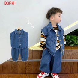 Conjuntos de ropa Traje de niños de otoño coreano para niño Primavera 2023 Ropa de abrigo para niños Chaleco de bebé Chaleco de mezclilla casual Jeans Conjunto de dos piezas 230926