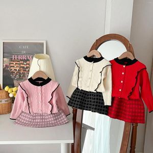 Ensembles de vêtements Vêtements roses pour enfants coréens 2023 Automne Bébé Filles Mode Sweats Deux pièces Jupe Tweed Ensemble Kintted Enfants Robe Tenues