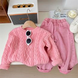 Kledingsets Koreaanse lentejurkset voor meisjes Roze gebreid shirt Trui + roze broek Herfst tweedelige set Top en top voor meisjes 231019