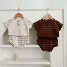 Kledingsets Korean Summer Ins Baby Boy 2pcs Deset Schattige casual stijlvol gestreepte katoenen shirt met korte mouwen shorts Suite baby outfit