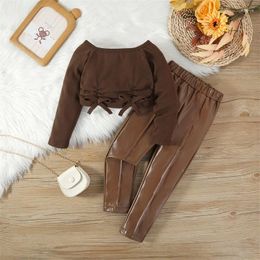 Conjuntos de ropa Listenwind 2-7Y 2PCS Kid Girls Otoño Trajes de caramelo Manga larga Arco Frente Crop Tops PU Pantalones de cuero Set