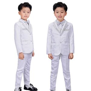 Kledingsets LOLANTA 4PCS Toddler Boys Tailcoat White Silver Formal Attic Set Childrens Piano Performance Birthday Party Set Q240517