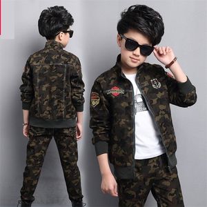 Kledingsets Heren kinderkleding herfstset camouflage katoen 100 2023 sportsets lente jongen broek met lange mouwen 2 stuks 231201