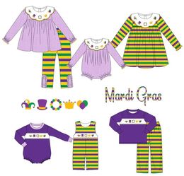 Kledingsets Mardi Gras Baby Boutique T-shirt met lange mouwen Ronde hals Paars Lattice-print Rompertjes voor meisjes Gele streep Jongen Broek Zusjurk 231128