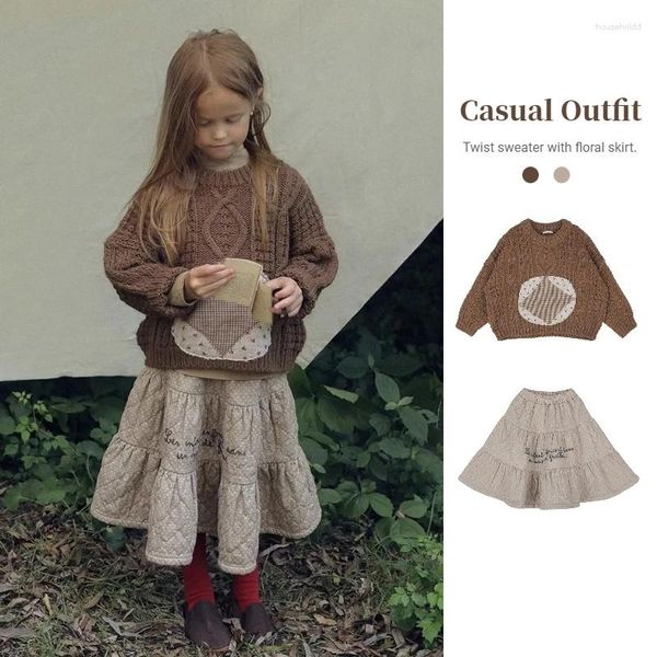 Ensembles de vêtements Mère Enfants Filles Automne 2024 Bébé Vintage Patch Pull Matelassé Coton Demi-Jupe À Manches Longues Hauts Ensemble Pour Enfants