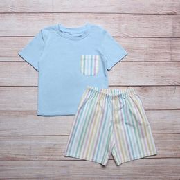 Conjuntos de ropa Nuevo 18T Ropa de verano para niño Trajes de manga corta azul Cuello redondo Conjunto informal Dos piezas Trajes de playa Boutique Pantalones cortos a rayas W230210