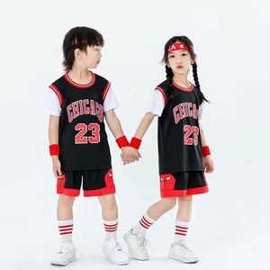 Conjuntos de ropa nuevos 23/24 Boys and Girls Bulls 23 Jersey de baloncesto Fake Two Piece set para uniformes de equipo para niños Entrenamiento de la escuela primaria J240518