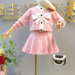 Kledingsets Nieuwe herfstkleding voor meisjes Japanse Koreaanse gebreide rokpak Kinderoutfit Babymeisje trui + korte rok Student schooluniform 230927