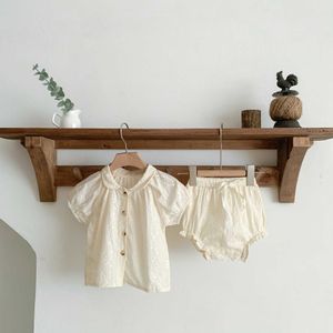 Conjuntos de ropa nuevo verano bebé manga corta trajes blancos para niñas conjunto de ropa de camisa y pantalones cortos sólidos de alta calidad