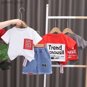 Kledingsets Nieuwe zomer hete uitverkoop Toddler Kids Baby Boys Shirt Letter Tops Denim Shorts Broek Outfits Set Kids baby Babykleding Y240412