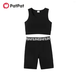 Conjuntos de ropa PatPat 2pcs Kid Girl Color Sólido Algodón Camisetas sin mangas y diseño de correas Conjunto de pantalones cortos