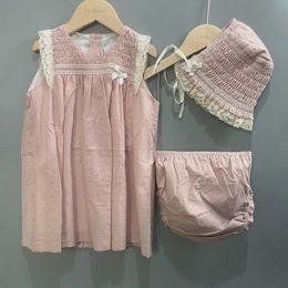 Kledingsets PCS Babymeisjes Set Roze mouwloos katoenen kanten Smocked met shorts en hoed voor mijn Babi -doopjurk Princess Cute