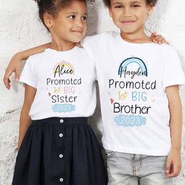 Kleding Sets Gepersonaliseerde Naam Gepromoveerd tot Grote Zus Broer 2023 Kids T-shirt Baby Aankondiging Shirts Wit Korte Mouw Jongens Meisjes Tops 230630