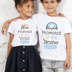 Conjuntos de ropa Nombre personalizado Promocionado a Hermana mayor Hermano 2023 Camiseta para niños Anuncio de bebé Camisas Manga corta blanca Niños Niñas Tops 230630