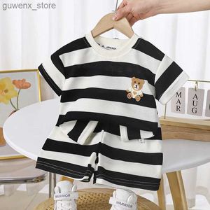 Ensembles de vêtements Robe à manches courtes Baby Girl Striped Striped T-shirt Vêtements d'été à la mode pour jeunes garçons New Style Sports décontractés 2 pièces / ensemble Y240415