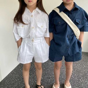 Kledingsets Zuid-Koreaanse zomer nieuwe en meisjesmode knappe dubbele zak revers shirt shorts pak kinderkleding jongens