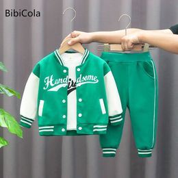 Kledingsets lente en herfst babyjongens meisjes Koreaans pak knappe sport honkbal uniform driedelige vestiging jassen 230815